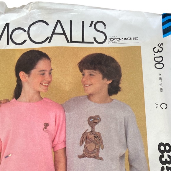 McCall’s 8356 Vintage 80s ET Extraterrestrial Kids Sweatshirt Sewing Pattern 4 6 - Picture 2 of 5